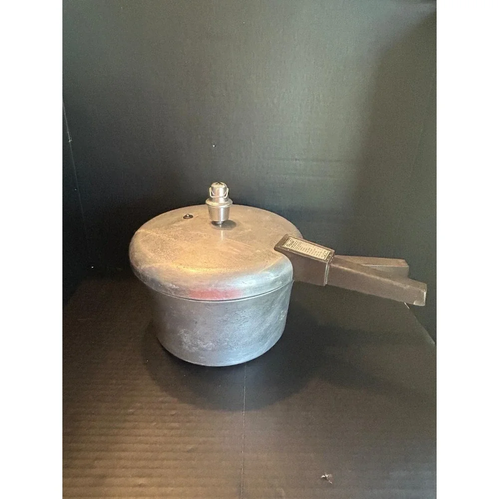 Vintage Presto 4 Qt Pressure Cooker Model 204